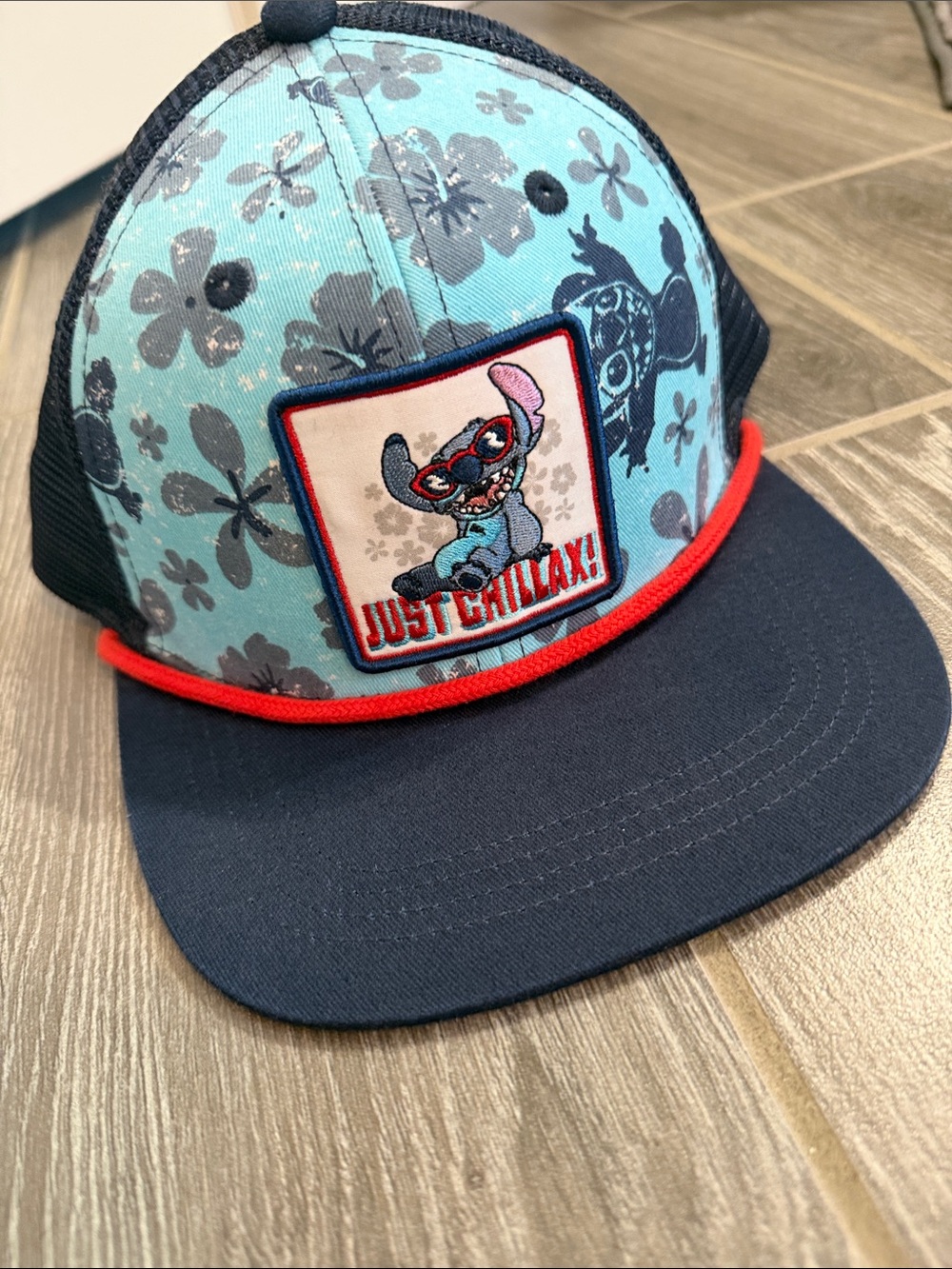 Disney Adult Hawaiian Navy & Light Blue Stitch 'Just Chillax' Trucker Hat EUC
